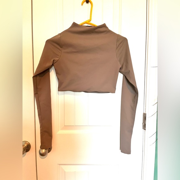 Alluring 2 piece Leggings outfits (crop top with matching leggings) - Picture 3 of 10